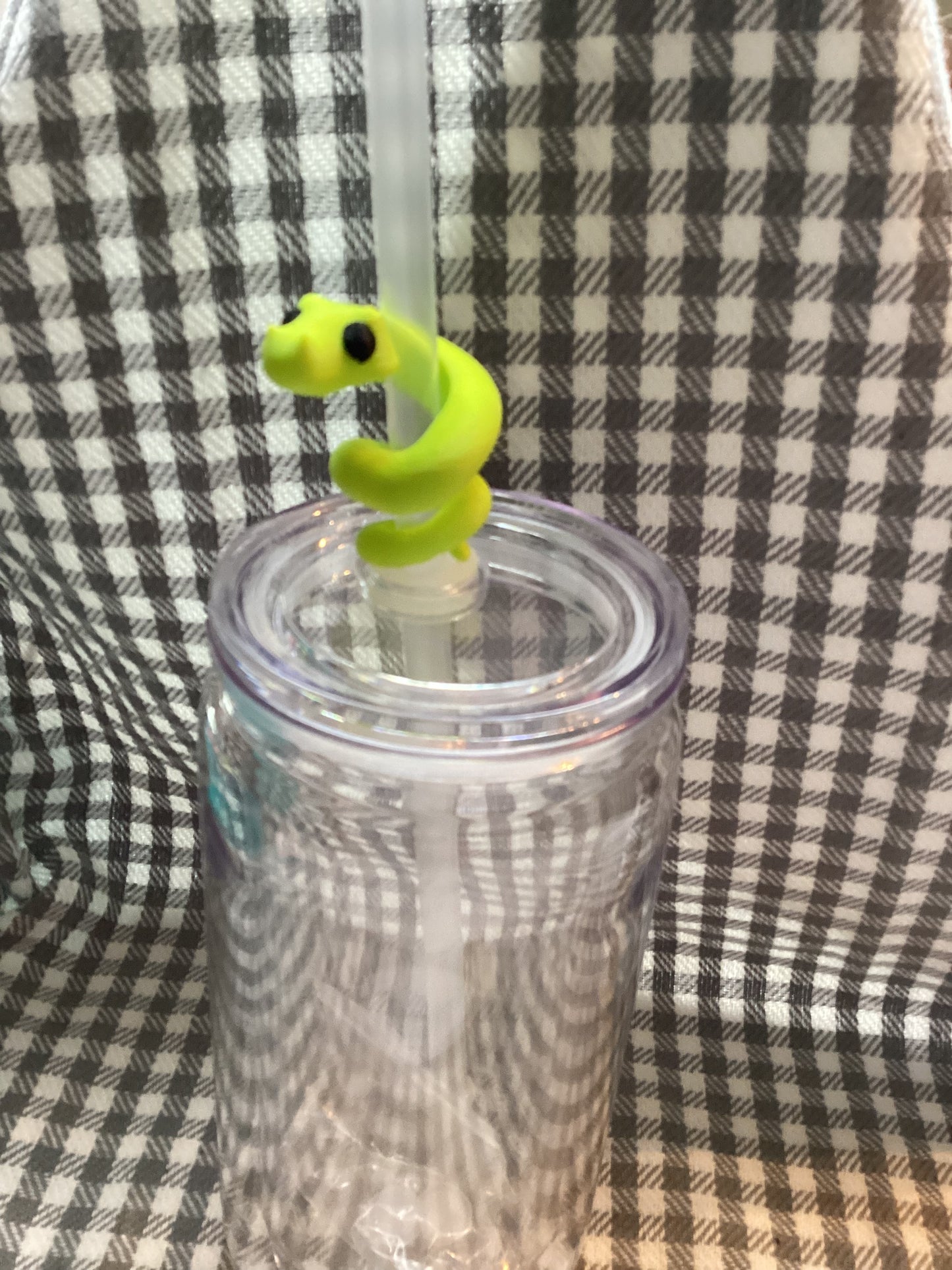 Medium straw topper