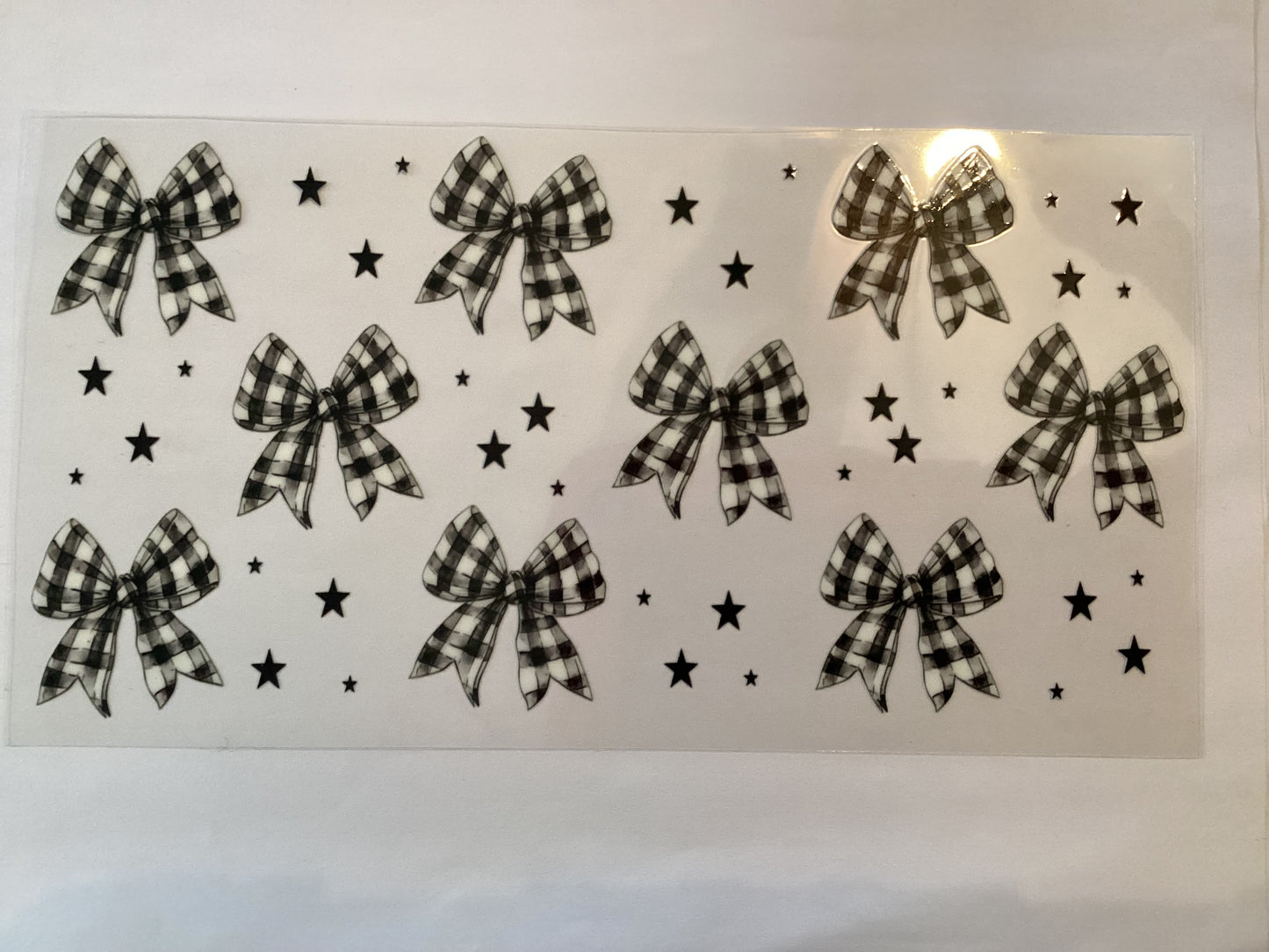 Checkered bows