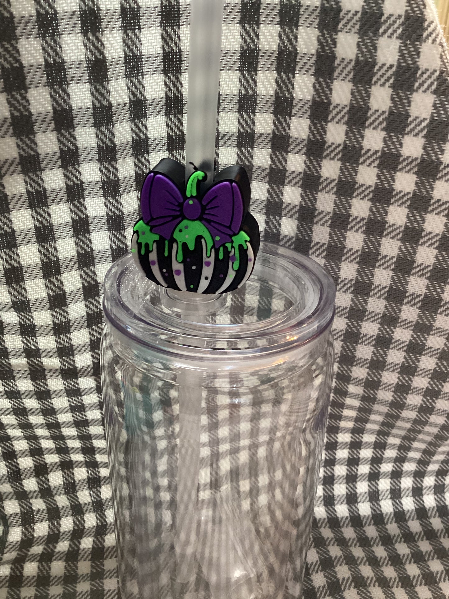 Medium straw topper